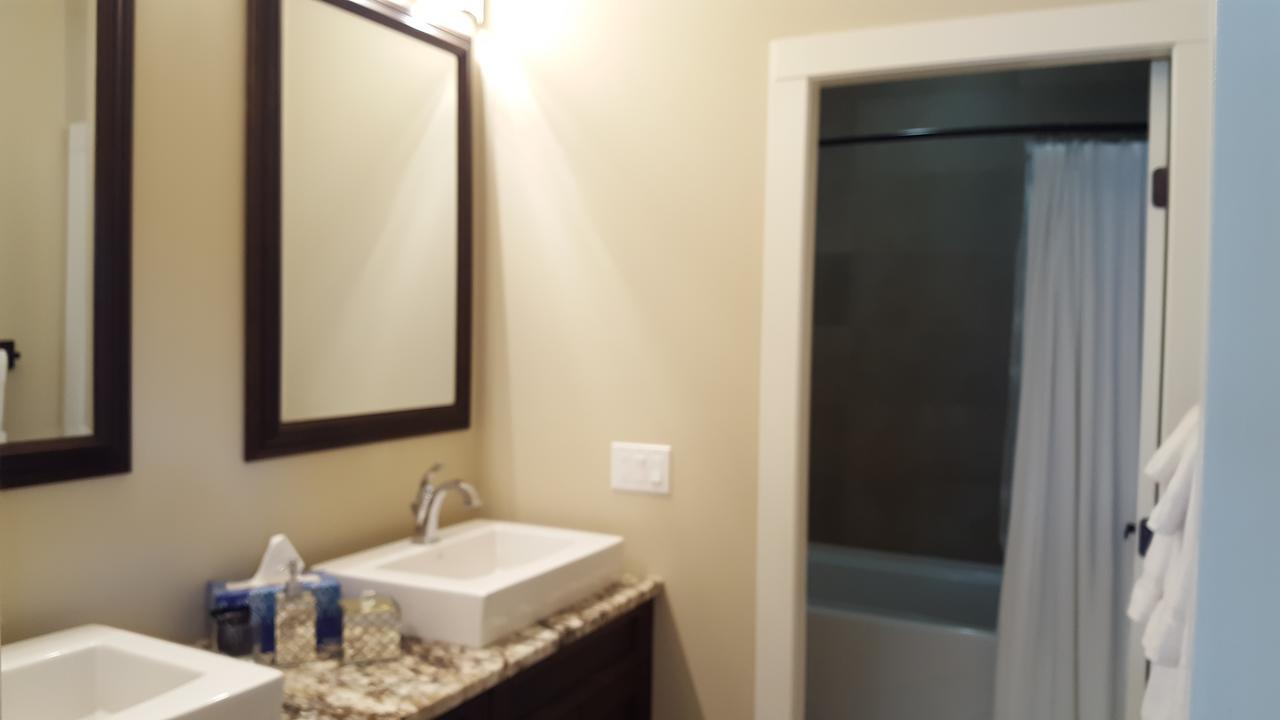 Teehouse Bed & Breakfast West Kelowna Ngoại thất bức ảnh